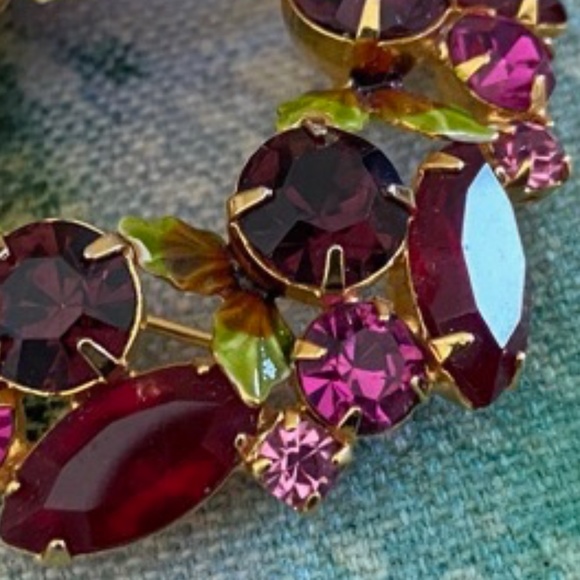 VINTAGE  Brooch Jeweled Wreath - Picture 4 of 5
